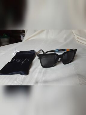 NWT Foster Grant SunLuv Special Edition Black Wayfarer Sunglasses